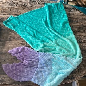 Mermaid 🧜🏻‍♀️ blanket